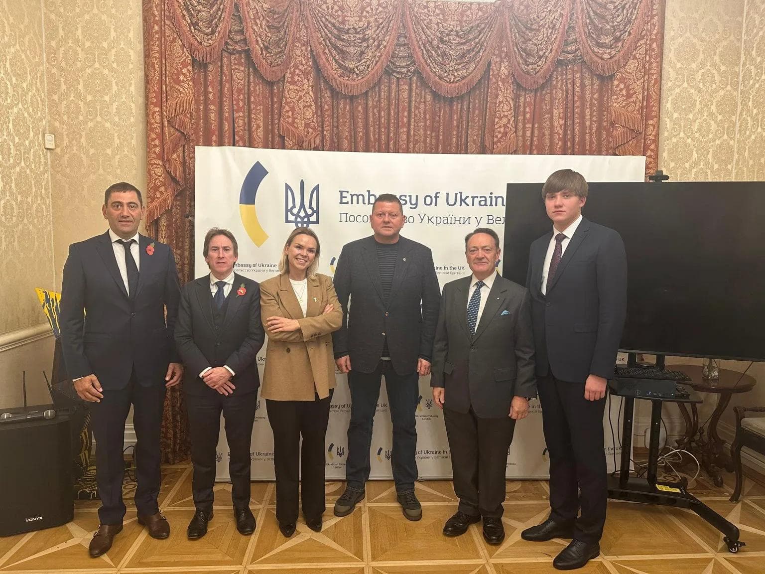 Команда BUEF із Послом України у Великій Британії Валерієм Залужним у Посольстві України в Лондоні.